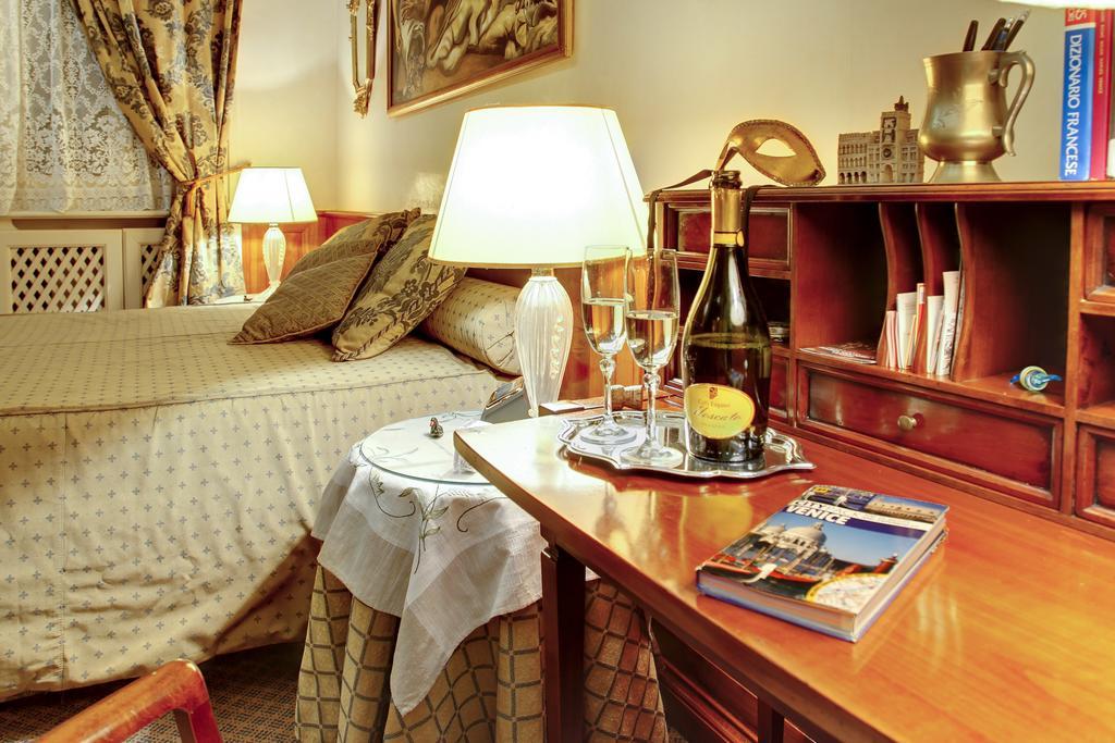 Le Vele Pied-A-Terre Apartment Venesia Bagian luar foto